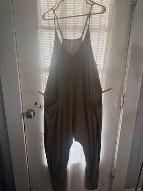 Wishlist Olive Green Spaghetti-Strap Relaxed Jumpsuit with Pockets - Size L.